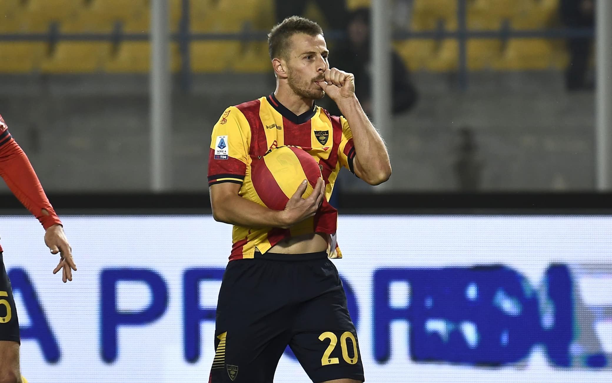 Lecce-Frosinone 1-0, la sblocca subito Piccoli