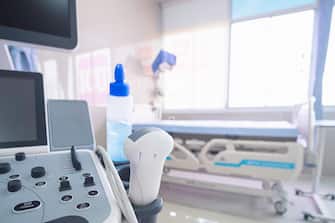 Ultrasound probe examination in ICU/Emergency room
