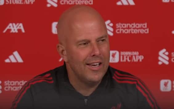 https://static.sky.it/editorialimages/165b35d5ad494d274f1cbe1de6cc6c803fae2700/skysport/it/calcio/premier-league/video/2025/08/22/liverpool-slot-conferenza-leoni-1030520/sky_sport_slot_liverpool.jpg?im=Resize,width=565