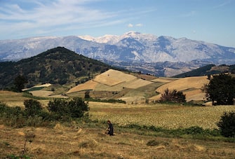 ITALY - SEPTEMBER 7: Cultivated fields, with the Majella massif in the background, Maiella national park, Maiella, Abruzzo, Italy. (Photo by DeAgostini/Getty Images)