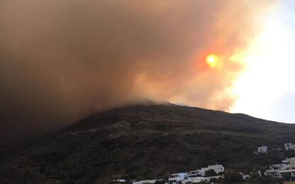 Stromboli, il vulcano il giorno dopo l'eruzione. FOTO