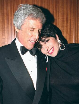 UNITED STATES - JUNE 12:  Liza Minnelli rests her head on Burt Bacharach's shoulder at the Songwriters Hall of Fame Induction Dinner at the Sheraton Hotel.,  (Photo by Richard Corkery/NY Daily News Archive via Getty Images)