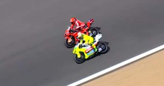 https://static.sky.it/editorialimages/16c2c8d2dfb22d3e12888a059fddc8ad1e98c35d/skysport/it/motori/motogp/video/2025/05/25/motogp-gp-silverstone-ultimo-giro-guido-meda-video/marquez_morbidelli_ultimo_giro_og.jpg?im=Resize,width=565