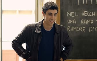 Storia della mia famiglia. Eduardo Scarpetta as Fausto in episode 105 of Storia della mia famiglia. Cr. Claudia Sicuranza/Netflix © 2025