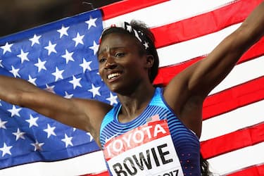 epa10606238 (FILE) - Gold medalist Tori Bowie of the USA celebrates winning the women's 100m at the London 2017 IAAF World Championships in London, Britain, 06 August 2017 (reissued 03 May 2023). Olympic gold medalist Tori Bowie died at the age of 32, her agent said on 03 May 2023.  EPA/SRDJAN SUKI *** Local Caption *** 53691860