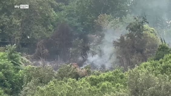 Roma, incendio a Monte Mario: in azione i vigili del fuoco Roma, incendio a Monte Mario: in azione i vigili del fuoco