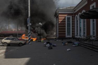 KRAMATORSK, UKRAINE - APRIL 08: A view of the scene after over 30 people were killed and more than 100 injured in a Russian attack on a railway station in eastern Ukraine on April 8, 2022. Two rockets hit a station in Kramatorsk, a city in the Donetsk region, where scores of people were waiting to be evacuated to safer areas, according to Ukrainian Railways. (Photo by Andrea Carrubba/Anadolu Agency via Getty Images)