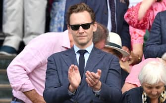 LONDON, ENGLAND - JULY 10: Tom Hiddleston attends day eight of the Wimbledon Tennis Championships at All England Lawn Tennis and Croquet Club on July 10, 2023 in London, England. (Photo by Karwai Tang/WireImage)