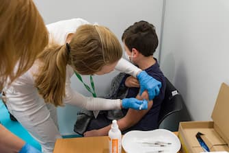 A young girl receives a dose of the Pfizer-BioNTech vaccine against Covid-19 developed for children between 5 and 11 years of age, at the Aladar Petz County Teaching Hospital in Gyor, Hungary, 15 December 2021, as the vaccination of children begins in the country.  ANSA/Csaba Krizsan HUNGARY OUT