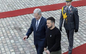 epa10606002 Ukraine President Volodymyr Zelensky (R) meets his Finnish counterpart Sauli Niinisto President of Finland (L) in Helsinki, Finland, 03 May 2023. Zelenskiy arrived in Finland on Wednesday for meetings with Nordic leaders to discuss the war with Russia and European relations.  EPA/MAURI RATILAINEN