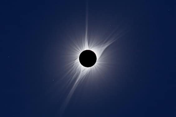 Eclissi solare totale: quando si potrà vedere in Italia | Sky TG24