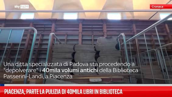 Piacenza, parte la pulizia di 40mila libri in biblioteca Piacenza, parte la pulizia di 40mila libri in biblioteca