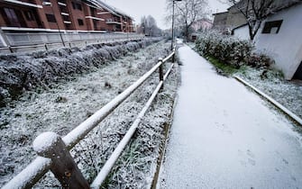 Primi fiocchi di neve hanno imbiancato Torino, 13 dicembre 2022. ANSA/TINO ROMANO