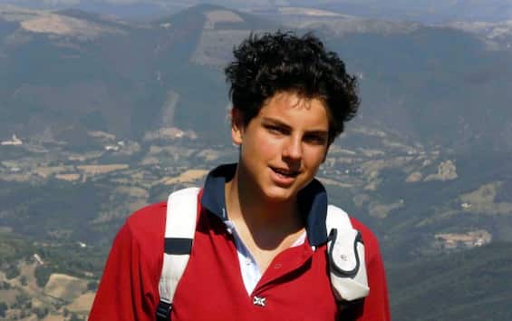 Carlo Acutis, la storia del ragazzo morto a 15 anni proclamato beato e che sarà santo