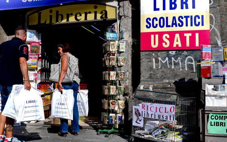 Scuola:primo giorno Napoli,al via caccia a libri testo usati
