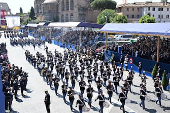 La Banda dell Esercito durante la parata militare organizzata per le celebrazioni per il 77esimo anniversario della proclamazione della Repubblica in via dei Fori Imperiali a Roma, 2 giugno 2023. 
The Band of the Italian Army during the military parade organized for the celebrations for the 77th anniversary of the proclamation of the Republic in via dei Fori Imperiali in Rome, Italy, 2 June 2023. ANSA/CLAUDIO PERI