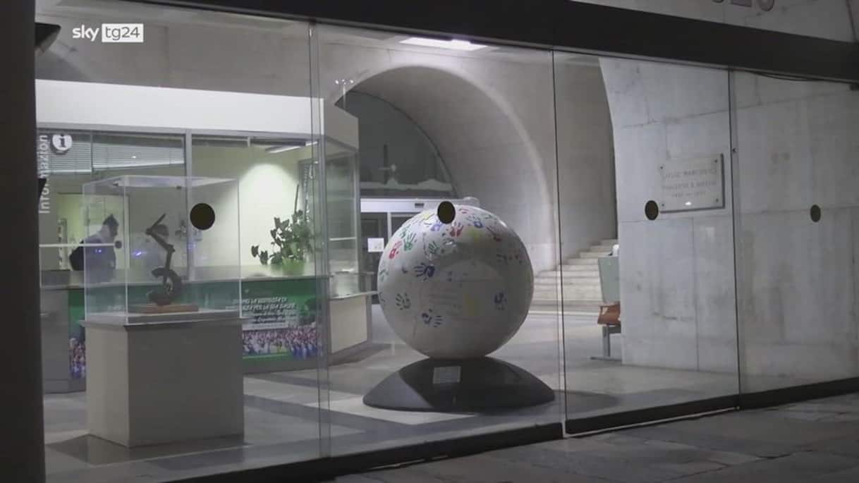 Milano, flash mob Luci per Gaza davanti ospedale Niguarda