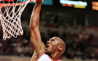 ORD01 - 19970315 - CHICAGO, IL, UNITED STATES : (FILES) File photo shows Michael Jordan of the Chicago Bulls as he dunks the ball unchallenged in the first quarter of the Bulls' 15 March 1997 game against the Atlanta Hawks at the United Center in Chicago, III. Jordan will retire from the sport, New York Times said 12 January quoting three unidentified National Basketball Association (NBA) officials. EPA PHOTO AFP-FILES/VINCENT LAFORET /ANSA/BGG.