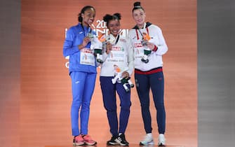 epa10505511 First placed Jazmin Sawyers of Britain (C), second placed Larissa Iapichino of Italy and third placed Ivana Vuleta of Serbia (R) celebrate on the podium during the medal ceremony for the Long Jump Women at the European Athletics Indoor Championships in Istanbul, Turkey, 05 March 2023.  EPA/Erdem Sahin