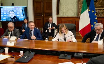 La premier Giorgia Meloni durante l'incontro a Palazzo Chigi tra il governo e le organizzazioni del mondo agricolo, Roma, 09 febbraio 2024. Per il governo sono presenti i vicepremier Antonio Tajani e Matteo Salvini (in collegamento), e i ministri Francesco Lollobrigida, Giancarlo Giorgetti, Matteo Piantedosi, Raffaele Fitto, Luca Ciriani, Maria Calderone. Presenti rappresentanti di Coldiretti, Confagricoltura, Cia, Copagri, Alleanza Coperative.
ANSA/ PALAZZO CHIGI/ FILIPPO ATTILI
+++ ANSA PROVIDES ACCESS TO THIS HANDOUT PHOTO TO BE USED SOLELY TO ILLUSTRATE NEWS REPORTING OR COMMENTARY ON THE FACTS OR EVENTS DEPICTED IN THIS IMAGE; NO ARCHIVING; NO LICENSING +++ NPK +++