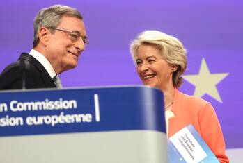 epa11594284 European Commission President Ursula Von der Leyen (R) and former Italian prime minister Mario Draghi attend a joint press conference to present the final report on the future of EU competitiveness in Brussels, Belgium, 09 September 2024. Von der Leyen had announced the commissioning of this report to the former Italian prime minister Draghi in her speech on the 2023 State of the Union, when she made the future of Europe's competitiveness a priority, and committed to further?reduce administrative burden and strengthen the Single Market.  EPA/OLIVIER HOSLET