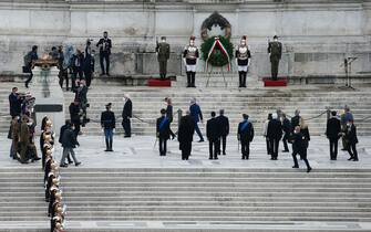 Il presidente della Repubblica Sergio Mattarella all'Altare della Patria