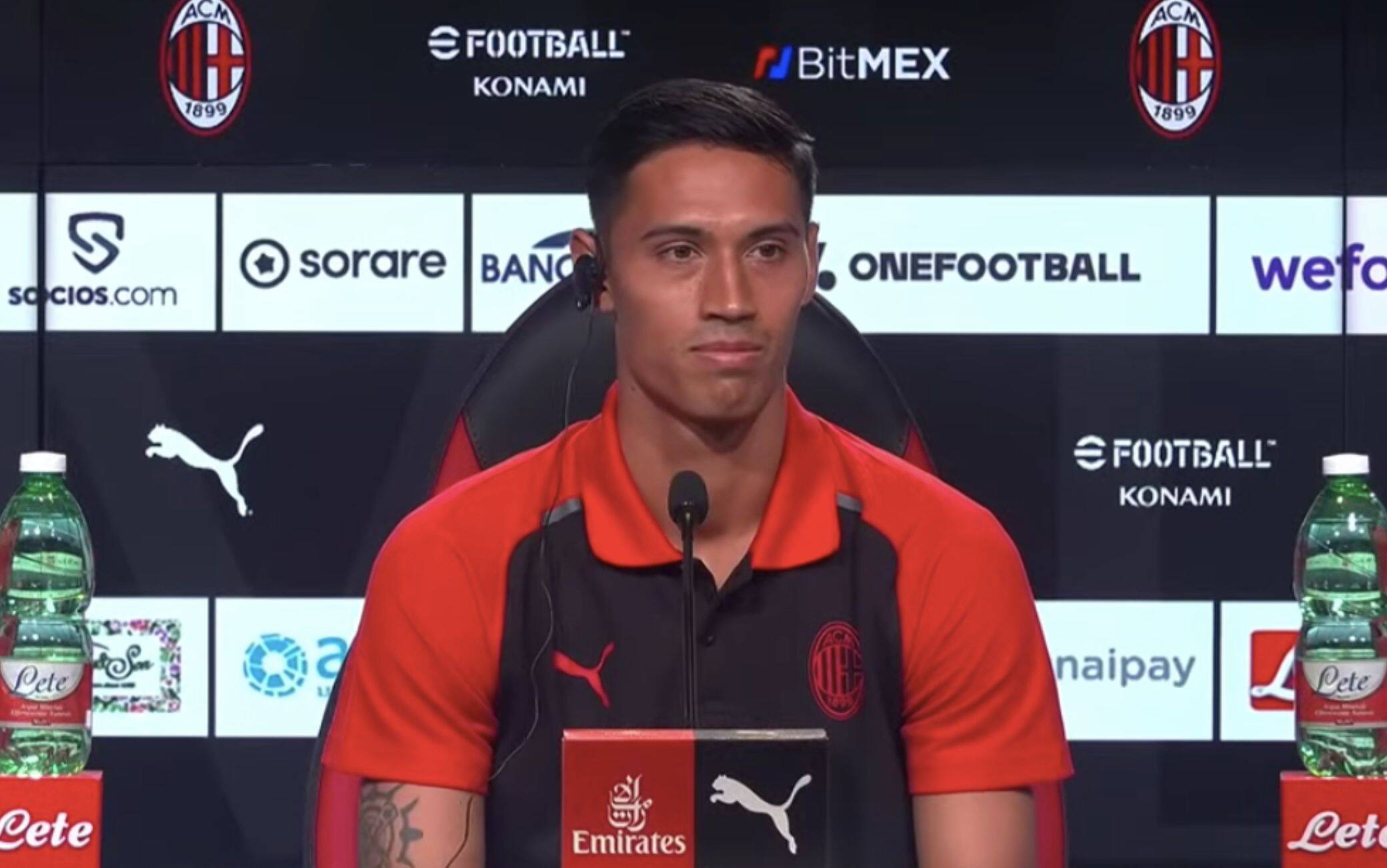 تقديم اللاعب الهولندي رايندرز في ميلان: 'أنا لاعب وسط متعدد الاستخدامات، أحب خلق الفرص'