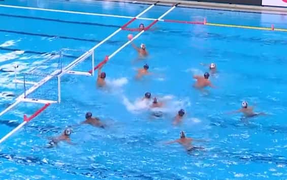 https://static.sky.it/editorialimages/19ee1a906c5e2ffb17fb80041d6e6cc618f59c24/skysport/it/altri-sport/nuoto/video/2025/07/24/italia-usa-pallanuoto-settebello-mondiali-highlights/screen_settebello.jpg?im=Resize,width=565