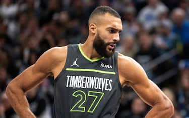 PIÙ RIMBALZI OFFENSIVI DI TUTTI I LAKERS