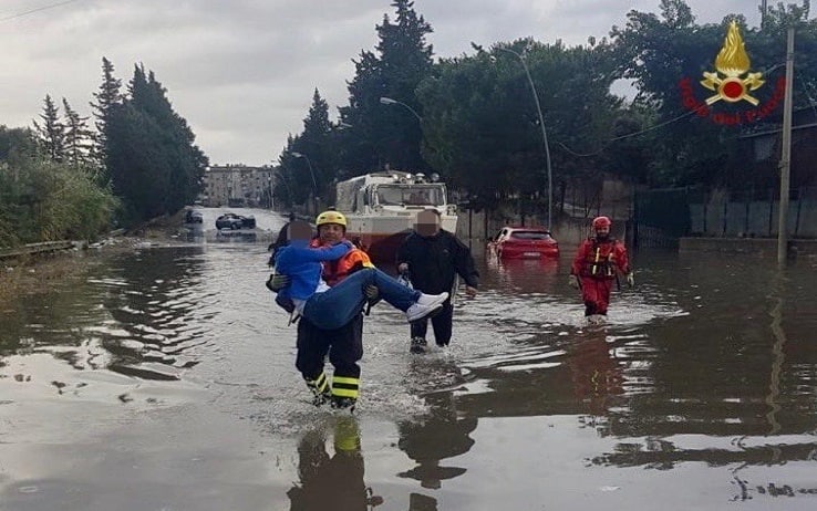 Strade allagate a causa di un violento nubifragio che si è abbattuto su Palermo, 18 luglio 2021. 
ANSA/ VIGILI FUOCO ++HO - NO SALES EDITORIAL USE ONLY++