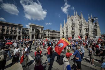 Manifestazione in piazza Duomo contro la giunta Fontana della Regione Lombardia per la gestione della sanità durante l’emergenza coronavirus Covid-19