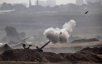 SDEROT, ISRAEL - OCTOBER 28: Smoke rises as Israeli forces on the border with Gaza shell many parts of Gaza with artillery shells in Sderot, Israel on October 28, 2023. (Photo by Mostafa Alkharouf/Anadolu via Getty Images)