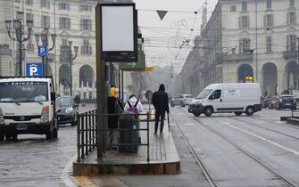 Sciopero dei mezzi  pubblici  a torino   disagi  alle fermate dei  tram  Torino  23 ottobre 2020 Ansa/ Edoardo Sismondi