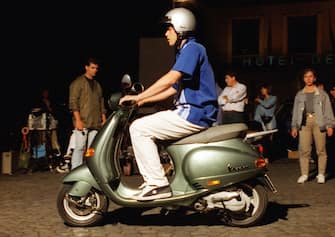 ragazzino sul motorino