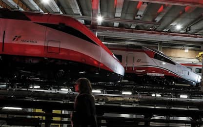 Alcuni treni Frecciargento e Frecciarossa durante le celebrazioni per i 10 anni del'lAlta Velocità di FS, Roma, 5 dicembre 2019. ANSA/RICCARDO ANTIMIANI