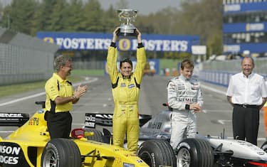 Il trofeo di Interlagos consegnato a Imola