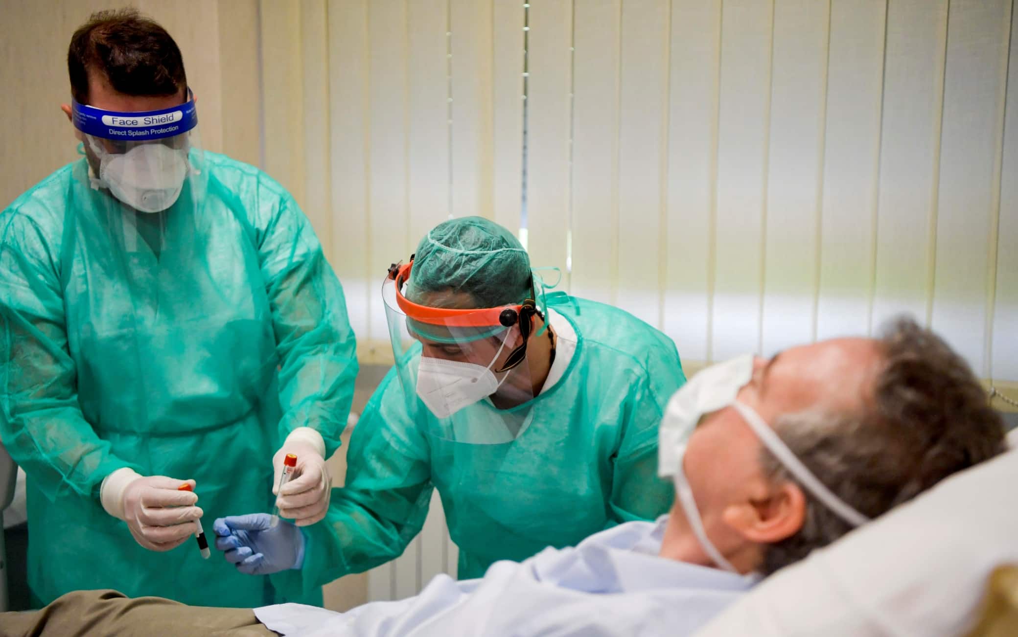 Plasma At the Cotugno hospital in Naples, the stages of preparation for the collection of plasma. Among the first people to be recruited for the experimentation, the doctors who in the same departments, now reclaimed, treating the sick, contracted the coronavirus, 13 May 2020
ANSA / CIRO FUSCO