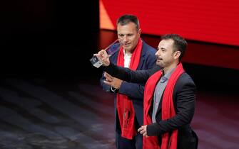 epa10702924 Chefs of Spanish restaurant 'Disfrutar' Oriol Castro (L) and Eduard Xatruch (R) receive the World second Best Restaurant award during the World's 50 Best Restaurants gala in Valencia, Spain, 20 June 2023. The gala awards the 50 best restaurants and chefs of the world.  EPA/MANUEL BRUQUE