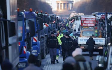 BERLIN, GERMANY - JANUARY 08: Protesting farmers and others line Strasse des 17. Juni street with tractors and other vehicles in the city center on the first day of a week of protests on January 08, 2024 in Berlin, Germany. Farmers are protesting across Germany this week against proposed government measures that would reduce federal benefits for the agricultural sector. While the coalition government recently stepped back from some of the measures, including a proposed taxation of agricultural vehicles and cutting agricultural fuel subsidies, farmers have vowed to press on with their protests in order to stop any measures from being enacted at all. The government is seeking to save EUR 100 million in its agriculture budget. (Photo by Sean Gallup/Getty Images)