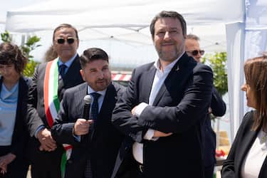 Il ministro delle Infrastrutture, Matteo Salvini, durante la cerimonia della posa della prima pietra per il nuovo porto commerciale di Fiumicino (Roma), 14 maggio 2024.   ANSA / Telenews