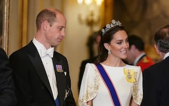 LONDON, ENGLAND - NOVEMBER 21:  Prince William, Prince of Wales and Catherine, Princess of Wales attend the State Banquet at Buckingham Palace on November 21, 2023 in London, England. King Charles is hosting Korean President Yoon Suk Yeol and his wife Kim Keon Hee on a state visit from November 21-23. It is the second incoming state visit hosted by the King during his reign. (Photo by Yui Mok-WPA Pool/Getty Images)