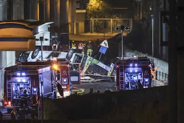 MESTRE, ITALY - OCTOBER 04: Emergency crew members work at the scene after a bus accident near Venice on October 04, 2023 in Mestre, Italy. A bus belonging to the transport company La Linea plunged from an overpass between Mestre and Marghera, plunging 10 meters and catching fire shortly before 8 p.m. At least 20 people are reported killed, including some minors, and many others injured. (Photo by Stefano Mazzola/Getty Images)