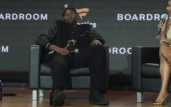 https://static.sky.it/editorialimages/1b42300c1970d1b2e783c2cba9c350f0cc87fff9/skysport/it/nba/video/2025/06/22/kevin-durant-scambio-reazione-mercato-nba-video/durant_scambio.jpg?im=Resize,width=565