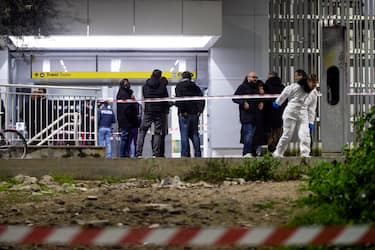 La polizia effettua i rilievi sul luogo dellÕomicidio alla Stazione Valle Aurelia, Roma, 19 febbraio 2023. ANSA/ANGELO CARCONI