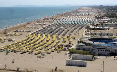 La spiaggia di Rimini vista dall'alto della ruota panoramica.&nbsp; ANSA/ UFFICIO STAMPA COMUNE DI RIMINI   +++ NO SALES - EDITORIAL USE ONLY +++