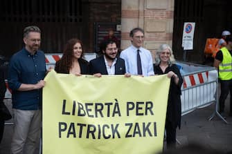 Patrick Zaki, the Egyptian activist, graduated from the University of Bologna, in Piazza Maggiore, at the party for his return, Bologna, 30 July 2023. "I thank the whole city, which allowed my liberation. This is a city of freedom and human rights. I am happy to be here in person, finally, after years of online calls," he said.    ANSA / MAX CAVALLARI