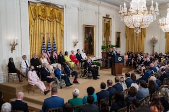 “Abbiamo celebrato l’indipendenza della nostra nazione, una nazione che è sempre un cantiere aperto per creare possibilità e rispettare le promesse. Questa è la storia americana”. Lo ha detto il presidente Usa, Joe Biden