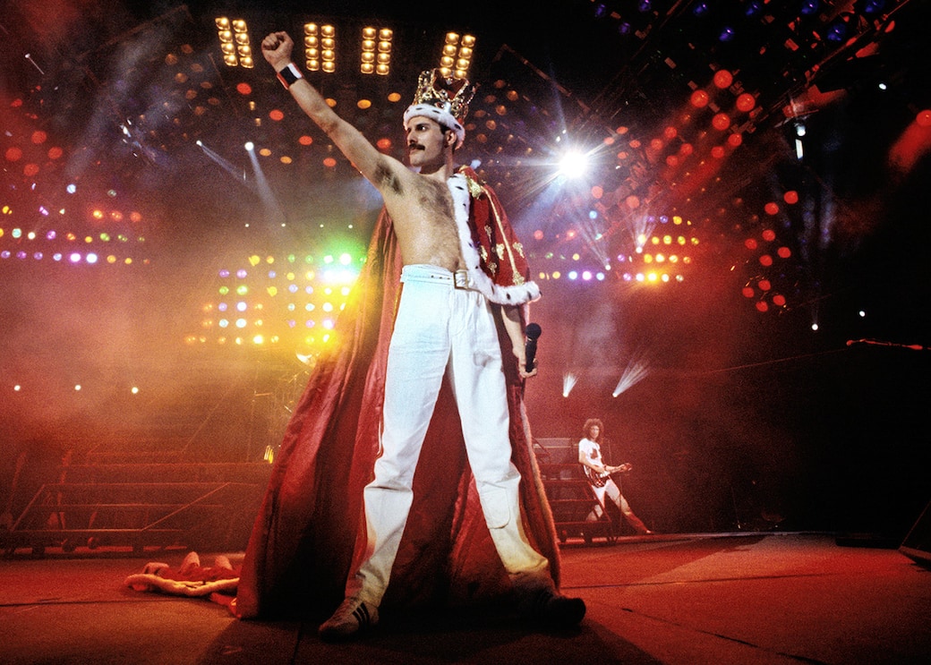 Freddie_Mercury_Queen_Wembley_1986.jpg
