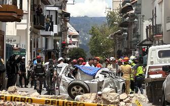 epa10531357 Emergency personnel respond to damage after an earthquake, in Cuenca, Ecuador, 18 March 2023. 14 people in Ecuador and one person in Peru died after the earthquake with a 6.5 magnitude on the Richter scale struck southeast Ecuador on 18 March.  EPA/ROBERT PUGLLA