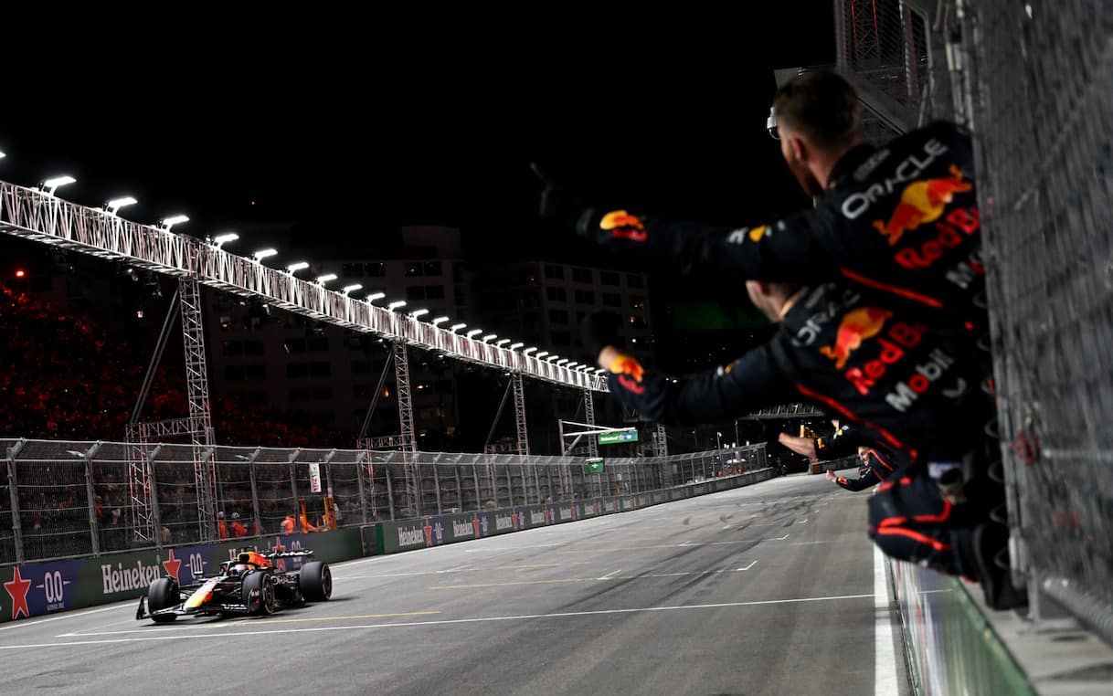 https://static.sky.it/editorialimages/1bddb68398b5e8f720f31533f685b1bf0bfc28fb/skysport/it/motori/formula-1/2025/11/27/f1-classifica-piloti-gp-cittadini-2025/getty_f1_verstappen_las_vegas.jpg?im=Resize,width=1218